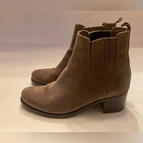 Le Canadienne Suede Booties - Picture 1 of 16